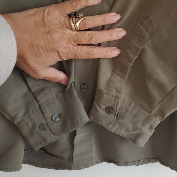 Men's dress shirt, button up,  matte green sage Very soft flowy like silk XL EUC - Picture 5 of 8